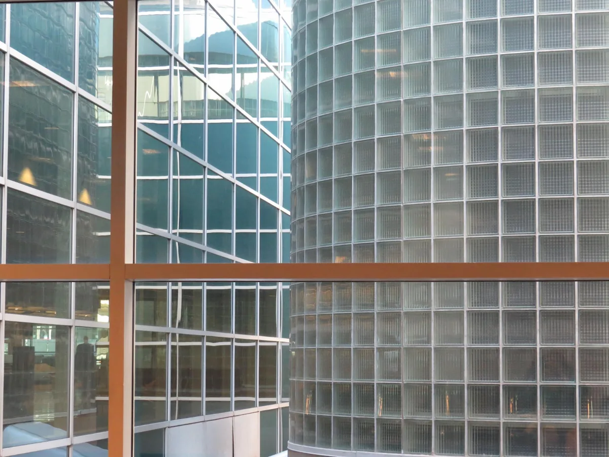 Glass Block dengan Susunan Aesthetic